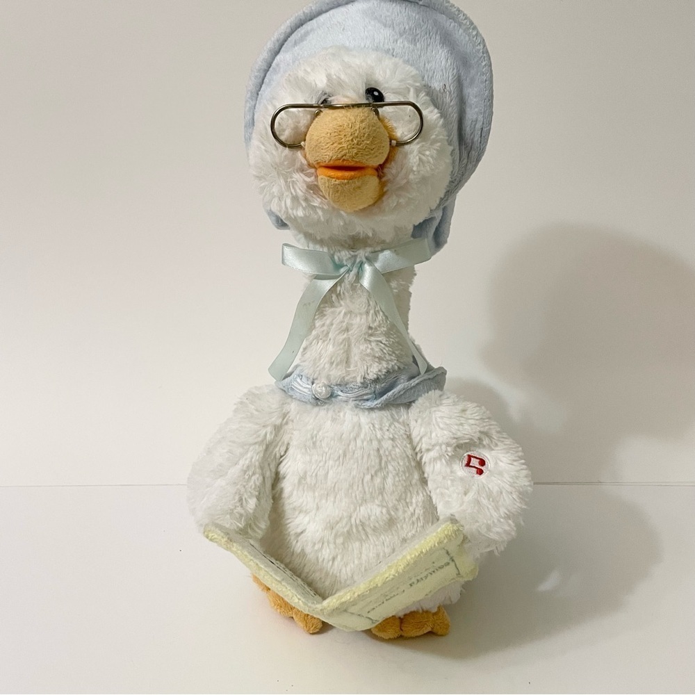 Mother Goose Animated Story Telling Plush Toy Classic Nursery Rhymes Cuddle Barn